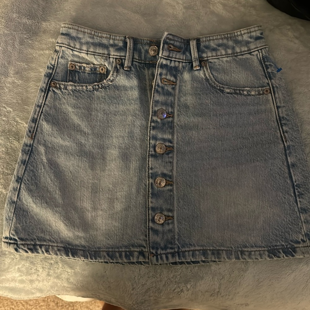 American eagle outfitters women's size 00 denim skirt. NWT